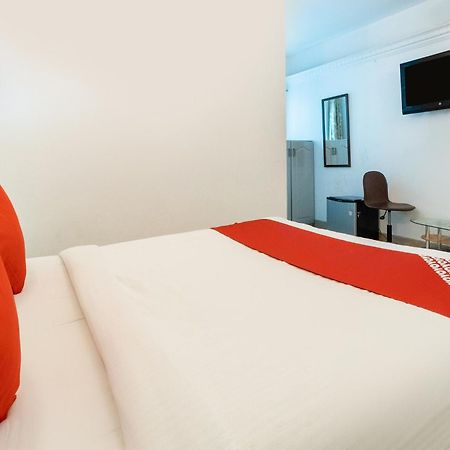 Oyo Hotel Fiesta Grand Bangalore Exterior photo